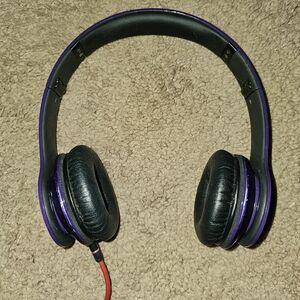 Beat wired headphones
